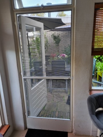 Hordeur voorzien van Petscreen