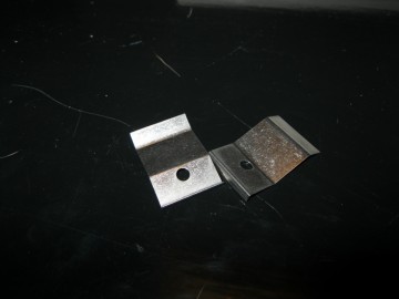 Stalen veer t.b.v. Inzethor 28 mm met schroef