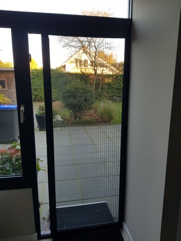 Plisse voorbeeld in enkele deur