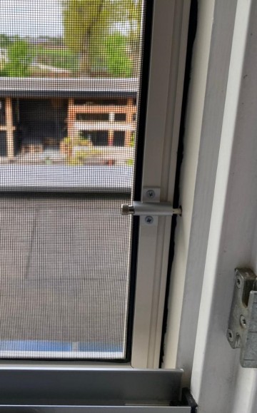 Veerstift gemonteerd op hor