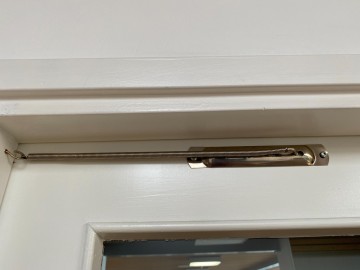 Hordeurveer gemonteerd